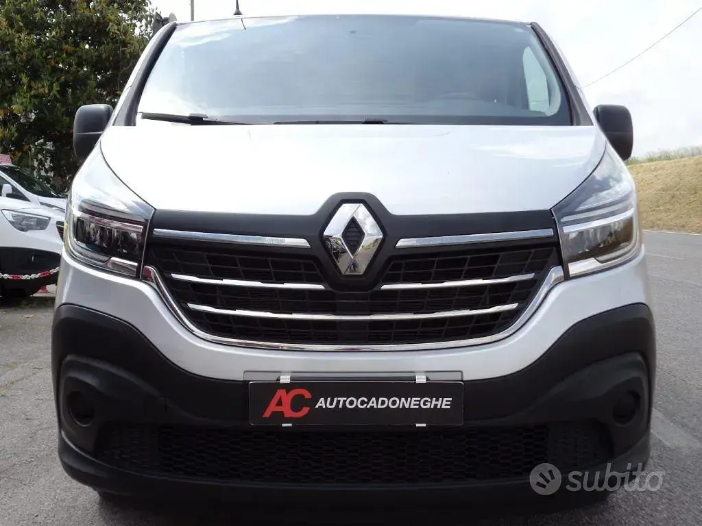 Begagnad Renault Trafic 120 HK (88 kW) 2021 Grå Minibuss