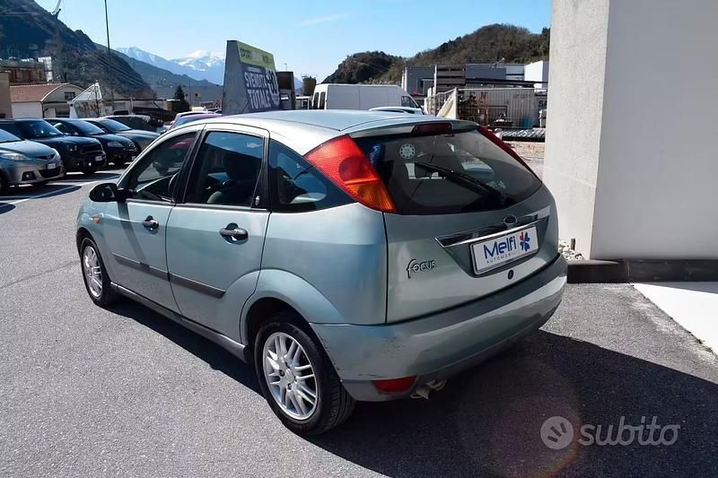 Usata Ford Focus Ghia 116 CV (85 kW) 2000 Blu Berlina