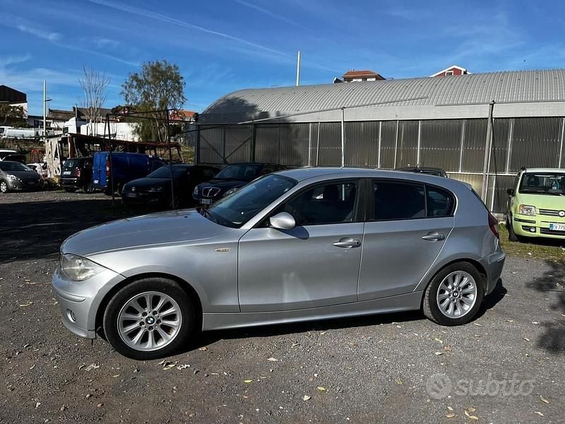 Usata BMW 118 122 CV (89 kW) 2005 Grigio Utilitaria