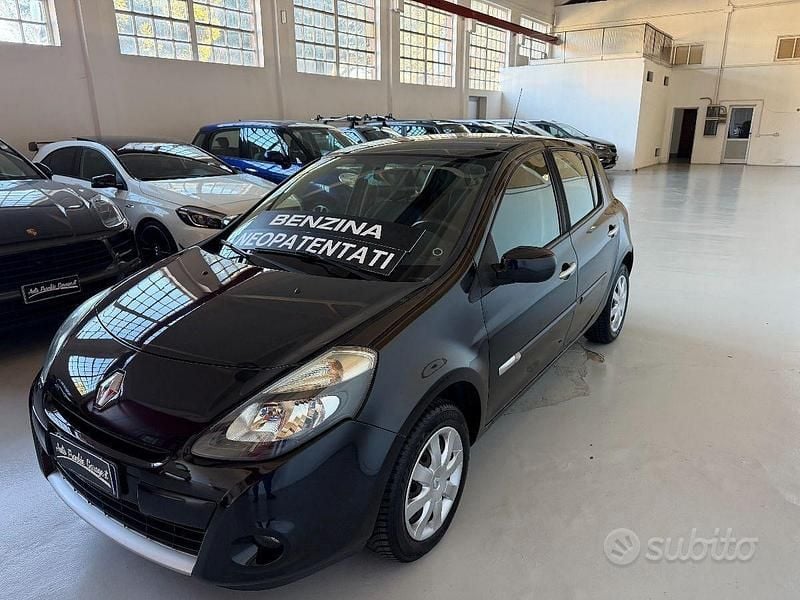 Brugt Renault Clio II Dynamique 75 HK (55 kW) 2010 Sort Sedan