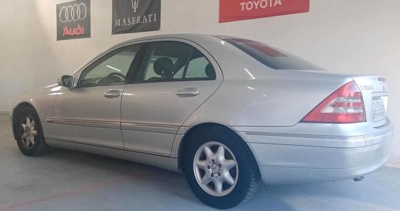 Usata Mercedes C200 Elegance 122 CV (89 kW) 2003 Argento Berlina