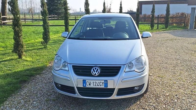 Usata VW Polo 64 CV (47 kW) 2005 Argento Utilitaria