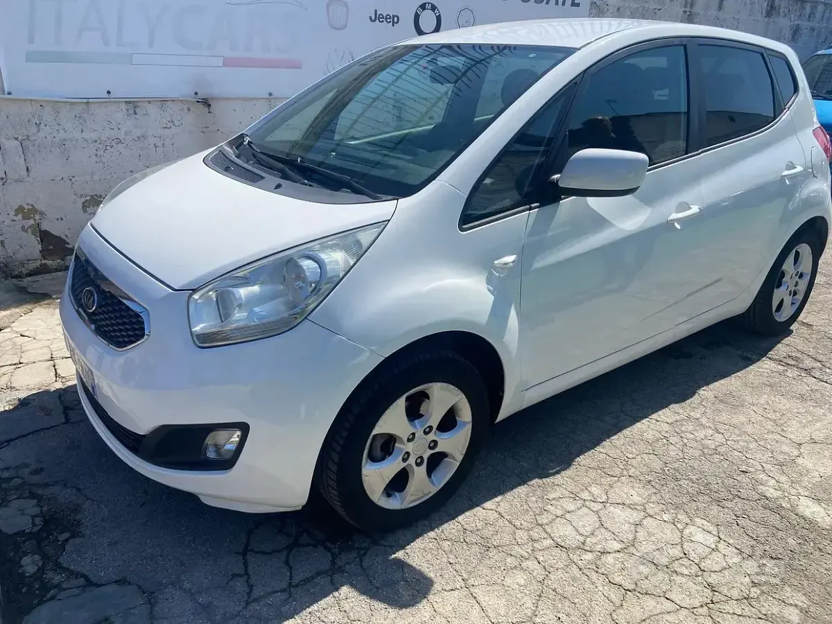 Usata Kia Venga EX 90 CV (66 kW) 2010 Bianco Utilitaria