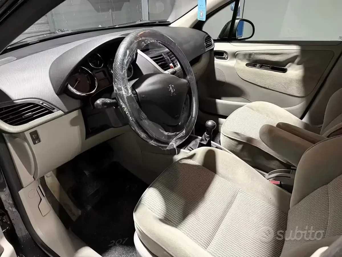 Usata Peugeot 207 68 CV (50 kW) 2007 Nero Berlina