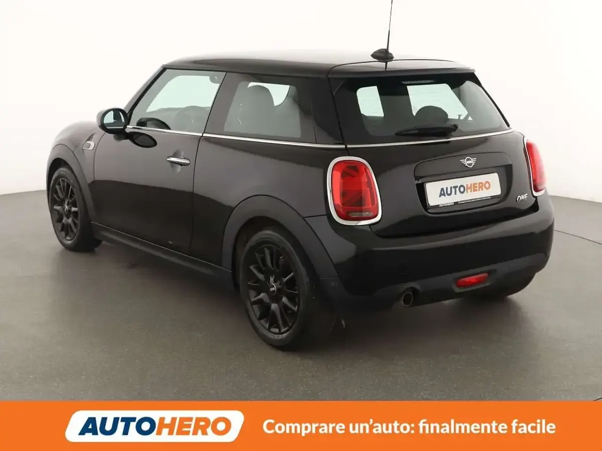 Usata Mini ONE 75 CV (55 kW) 2020 Nero Utilitaria