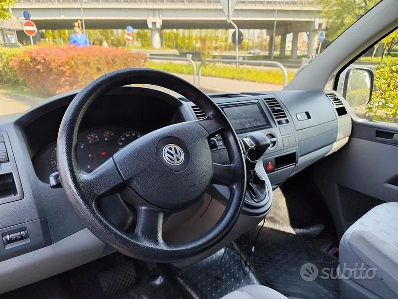 Usata VW Caravelle 2009 Grigio Monovolume