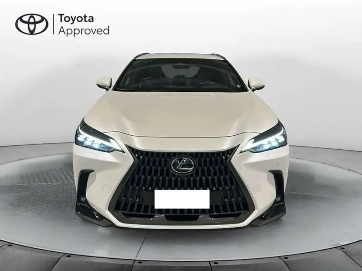 Usata Lexus NX200t Luxury Line 309 CV (227 kW) 2023 Bianco SUV