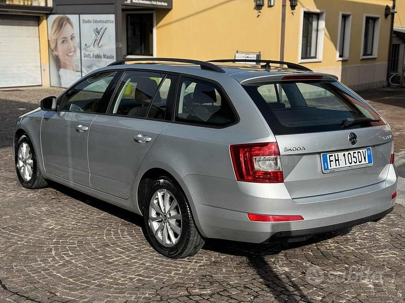 Usata Skoda Octavia Executive 110 CV (80 kW) 2017 Grigio Station wagon