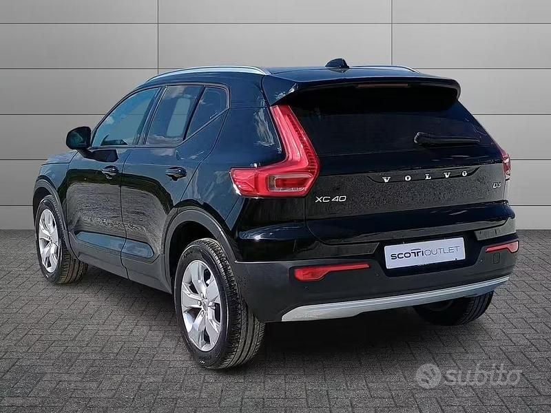 Usata Volvo XC40 Momentum 150 CV (110 kW) 2019 Nero SUV