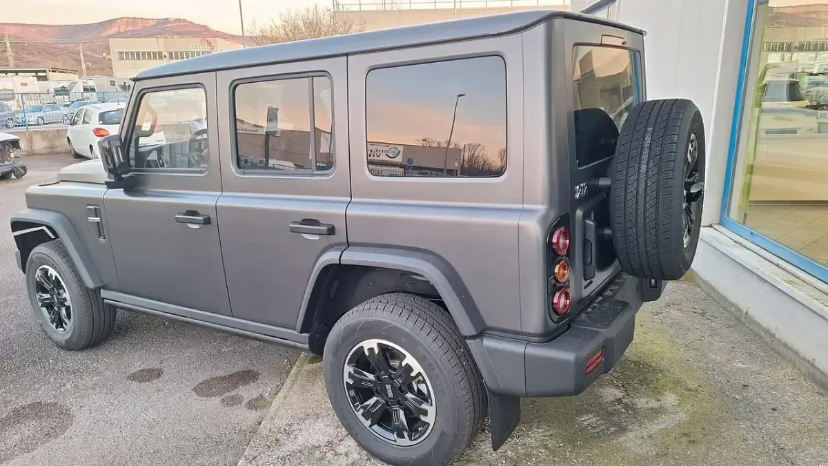 Nuova EMC 212 217 CV (159 kW) 2026 Grigio SUV