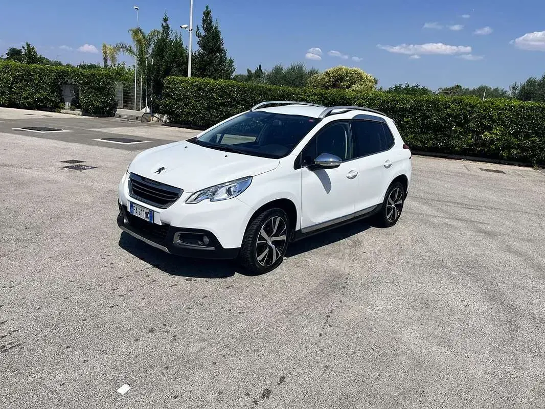 Usata Peugeot 2008 Allure 120 CV (88 kW) 2015 Bianco SUV