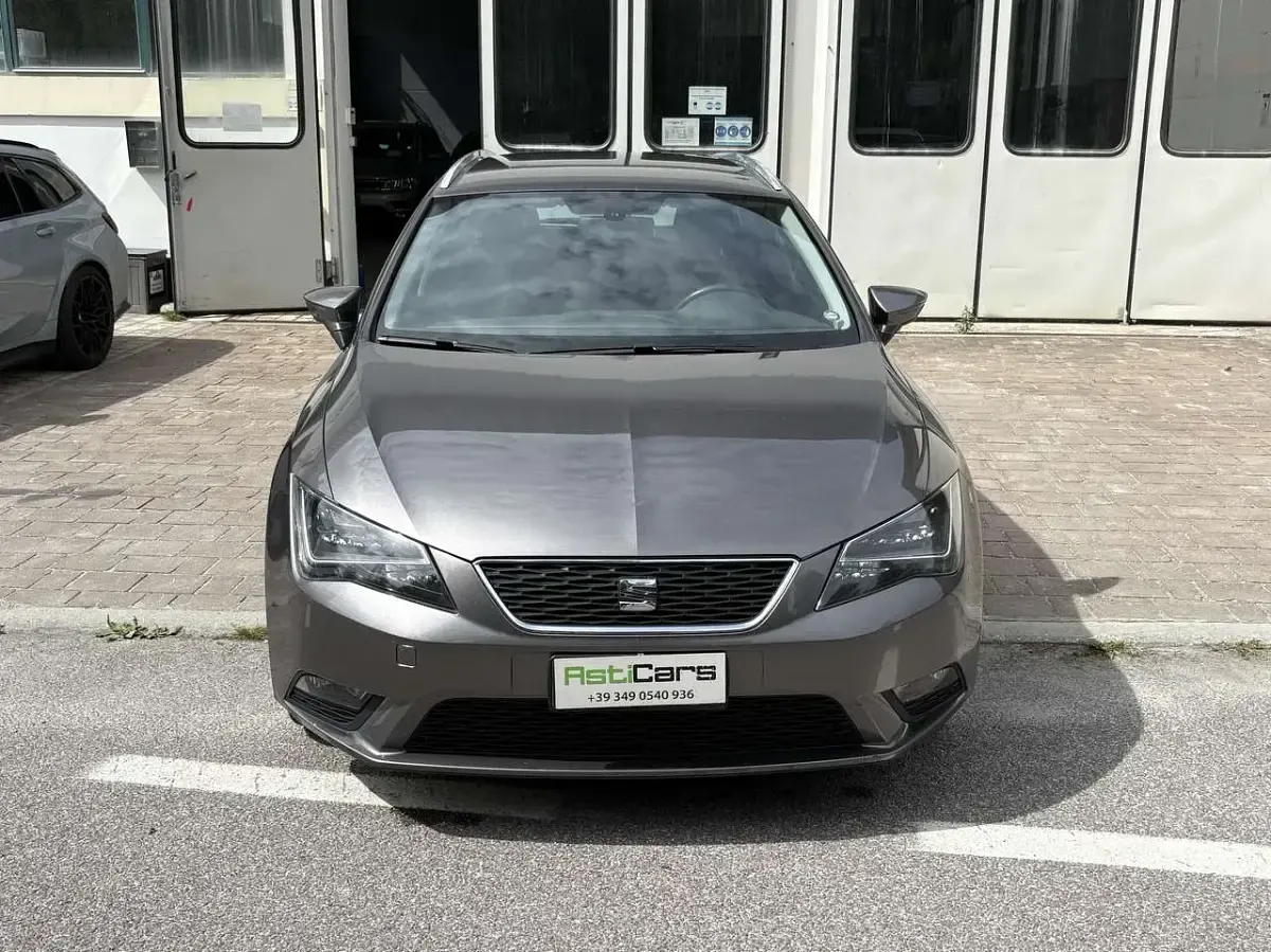 Usata Seat Leon Style 105 CV (77 kW) 2014 "technic" grau Station wagon