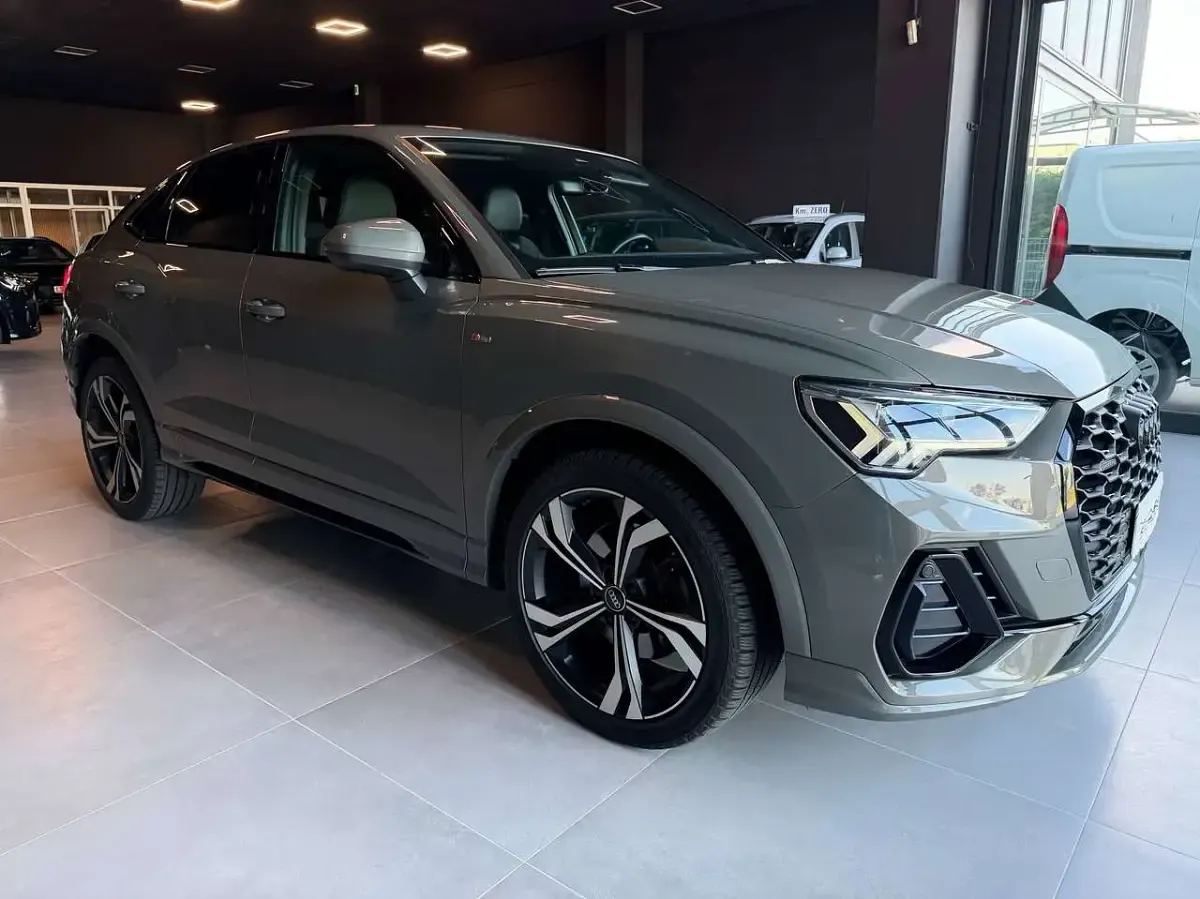 Usata Audi Q3 Sportback S-Line 200 CV (147 kW) 2022 Grigio chronos SUV