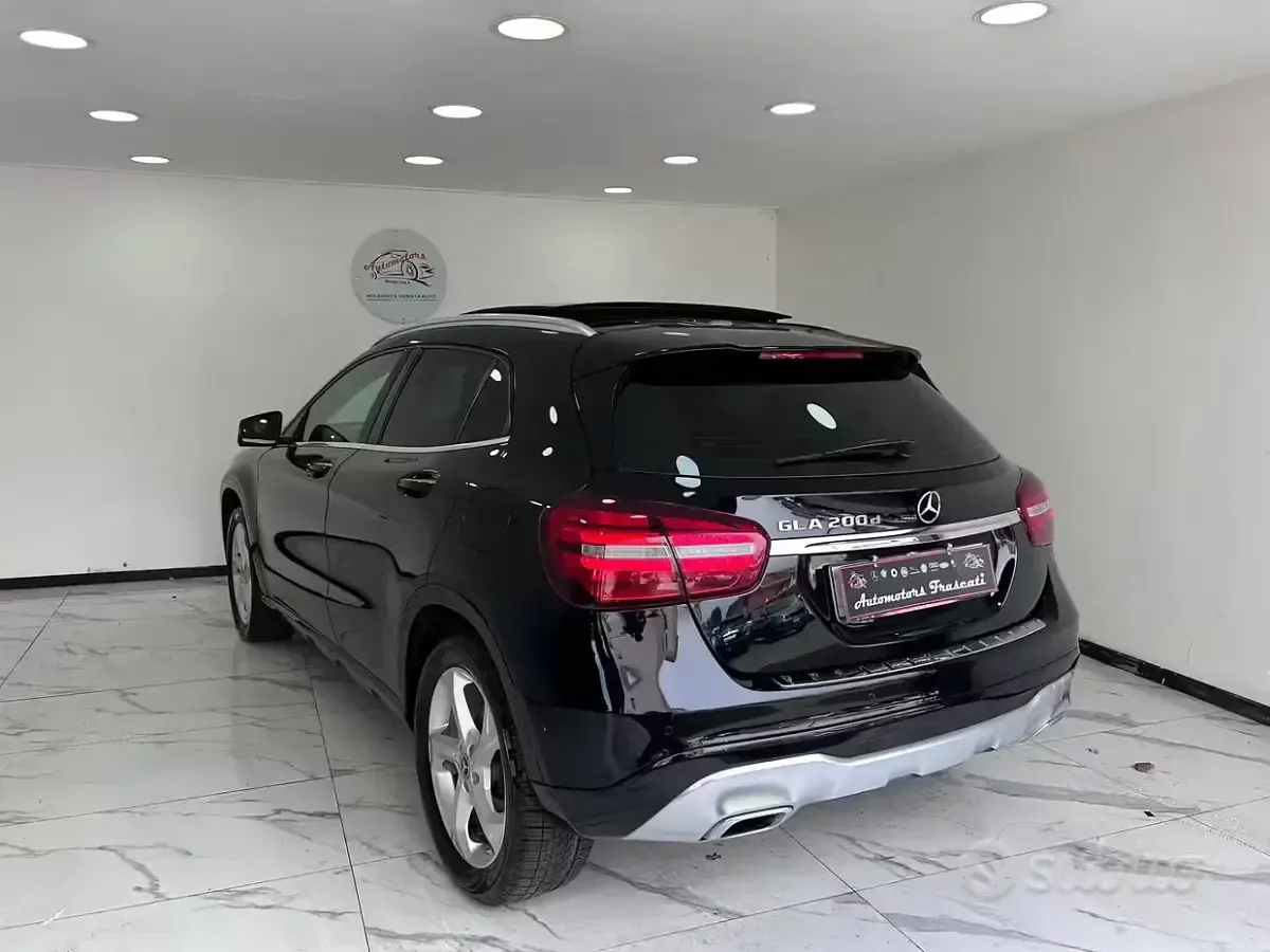 Usata Mercedes GLA200 Premium 136 CV (100 kW) 2017 Nero SUV