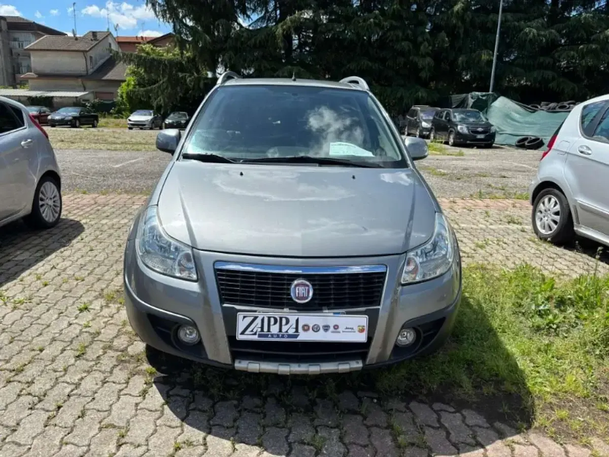 Usata Fiat Sedici 107 CV (78 kW) 2009 Grigio SUV