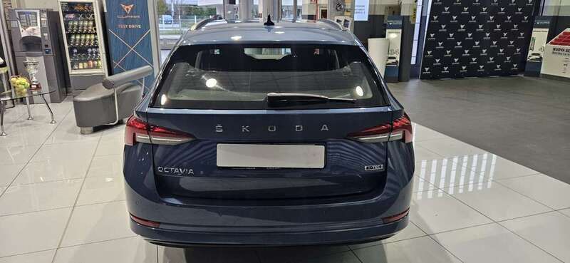 Usata Skoda Octavia Ambition 110 CV (80 kW) 2021 Blu/azzurro Station wagon