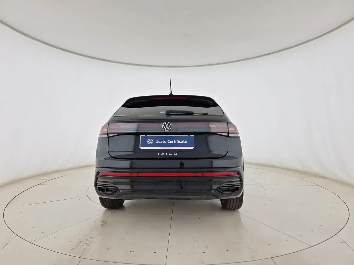 Usata VW Taigo R-line 110 CV (80 kW) 2023 Deep black perlato SUV