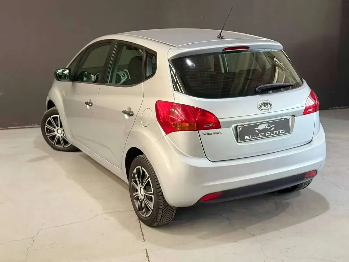 Usata Kia Venga EX 90 CV (66 kW) 2012 Argento Utilitaria