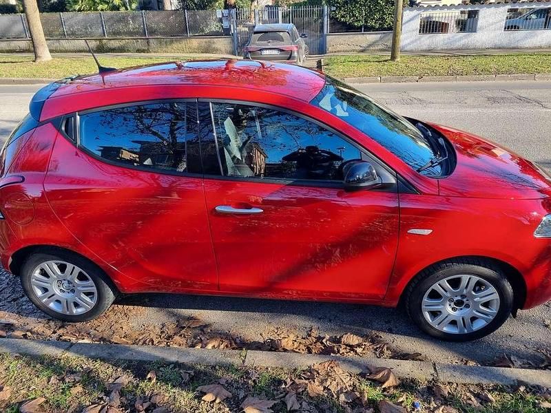 Usata Lancia Ypsilon Silver 69 CV (50 kW) 2023 Utilitaria