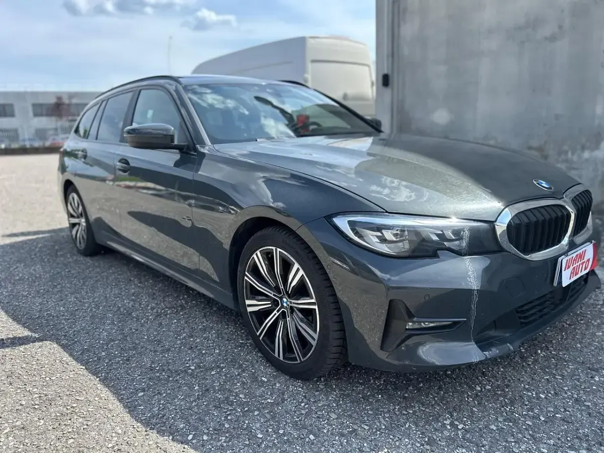 Usata BMW 318 Sport Line 150 CV (110 kW) 2020 Marrone Station wagon