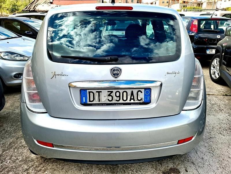 Usata Lancia Ypsilon 75 CV (55 kW) 2009 Argento Utilitaria