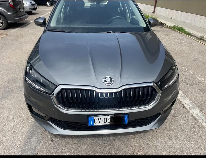Grigio Usata 2024 Skoda Fabia Due volumi | 16.000 € (Cara) - Immagine 1/4