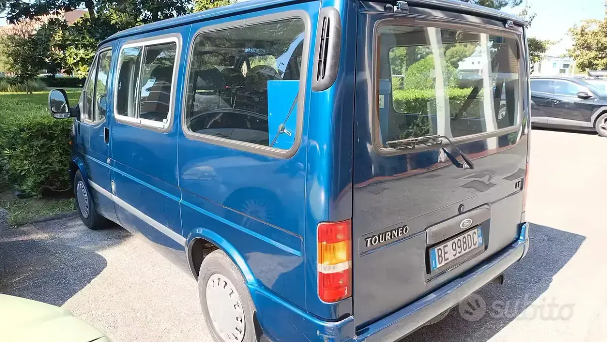 Usata Ford Transit Tourneo 85 CV (62 kW) 1999 Blu Monovolume