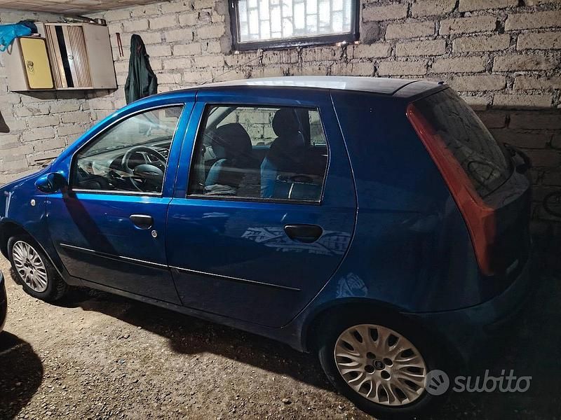 Usata Fiat Punto 80 CV (58 kW) 2003 Utilitaria