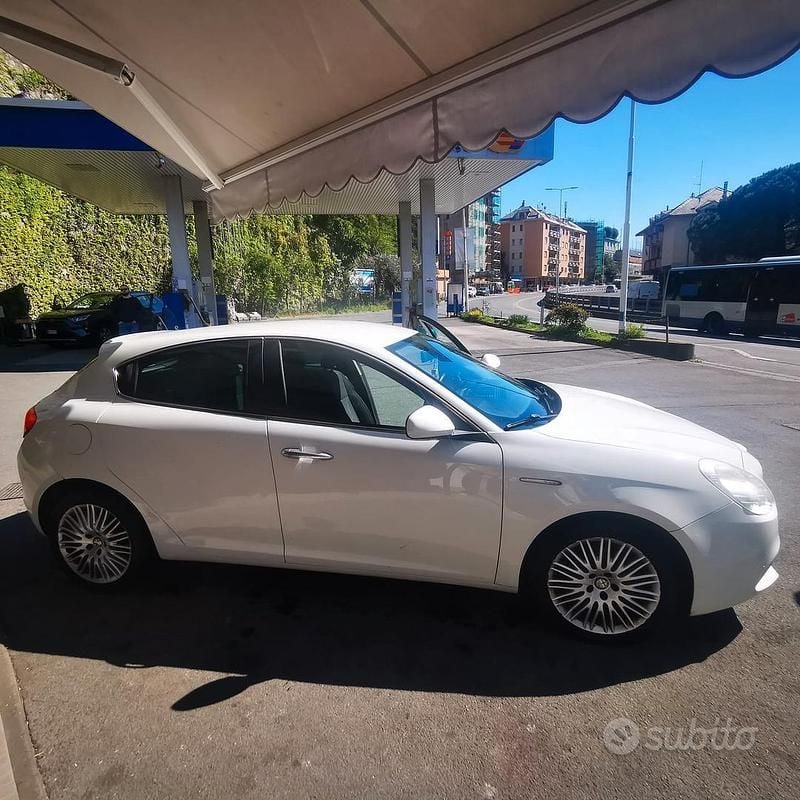 Usata Alfa Romeo Giulietta 105 CV (77 kW) 2013 Bianco Utilitaria