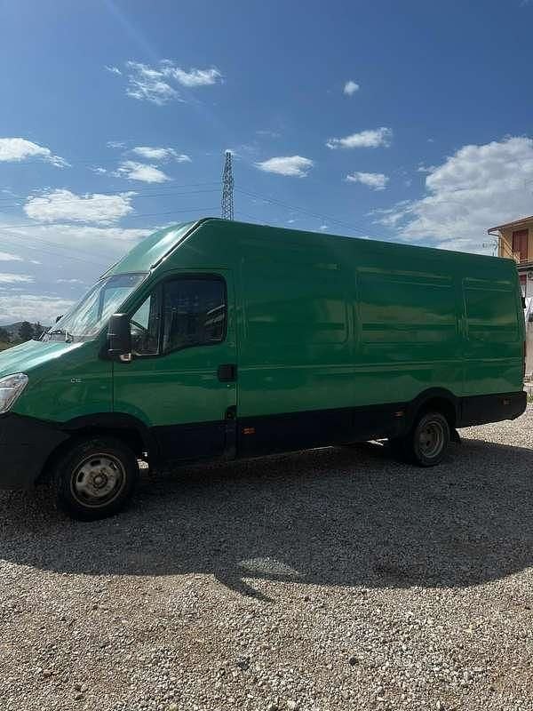 Usata Iveco Daily 150 CV (110 kW) 2007 Verde Furgone