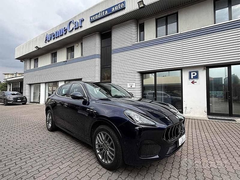 Usata Maserati Grecale GT 300 CV (220 kW) 2022 Blu / metallizzato SUV