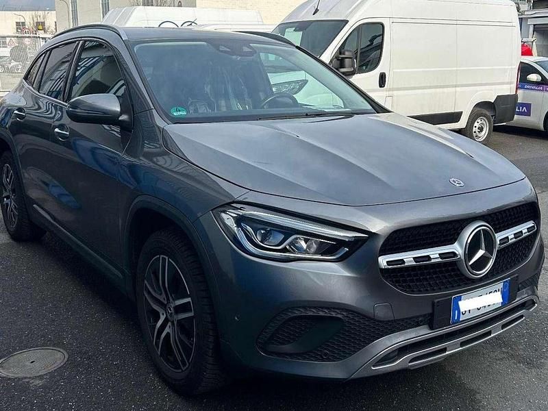 Usata Mercedes GLA180 Executive 136 CV (100 kW) 2023 Grigio montagna SUV