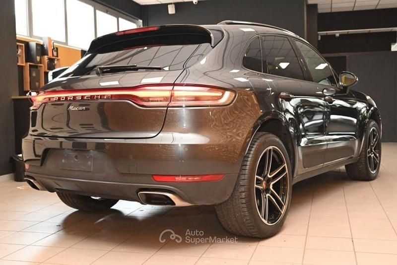 Usata Porsche Macan 245 CV (180 kW) 2021 Grigio vulcano/pellealcantara SUV