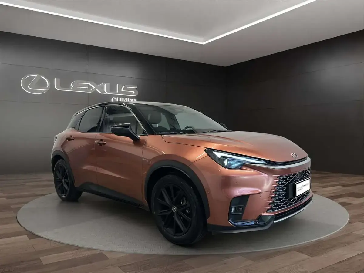 Usata Lexus LBX 136 CV (100 kW) 2024 Sonic cooper and black SUV