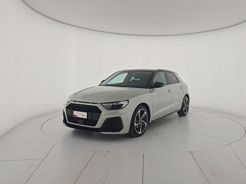 Argento rugiada metallizzato Usata 2025 Audi A1 Black Edition Due volumi | 26.500 € (Buon prezzo) - Immagine 1/4