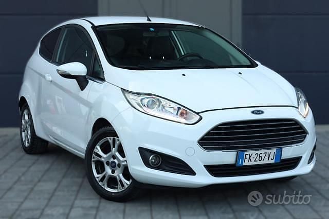 Usata Ford Fiesta 75 CV (55 kW) 2017 Bianco Utilitaria