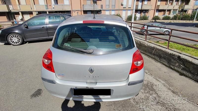Usata Renault Clio II 75 CV (55 kW) 2008 Berlina