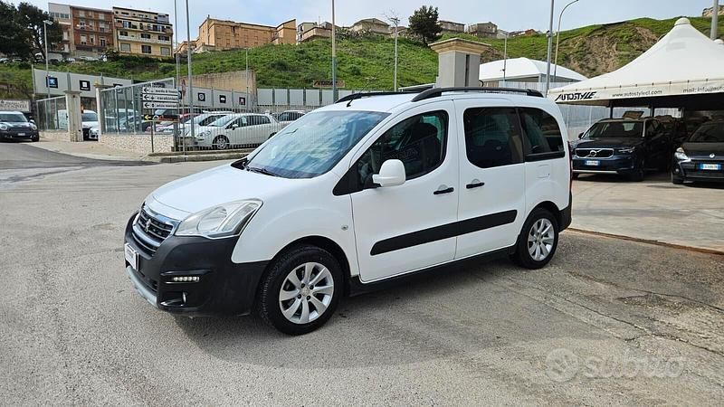 Usata Peugeot Partner Outdoor 100 CV (73 kW) 2017 Nero Monovolume