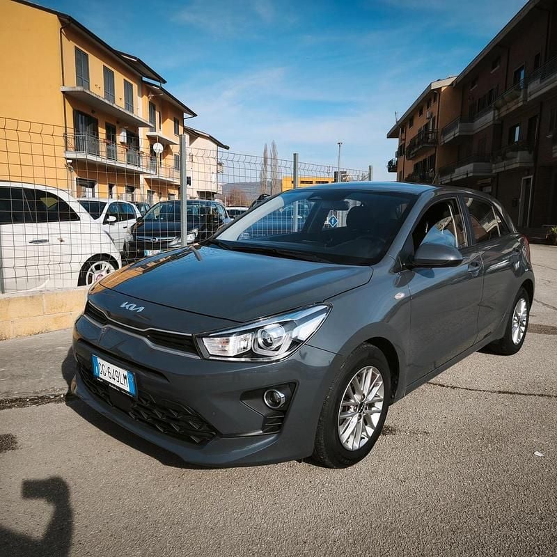 Usata Kia Rio GT-Line 100 CV (73 kW) 2022 Grigio Berlina