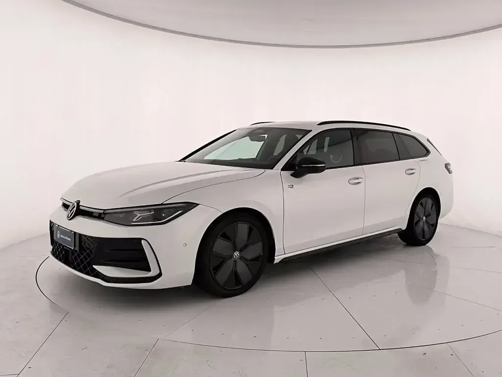 Usata VW Passat R-line 150 CV (110 kW) 2024 Station wagon