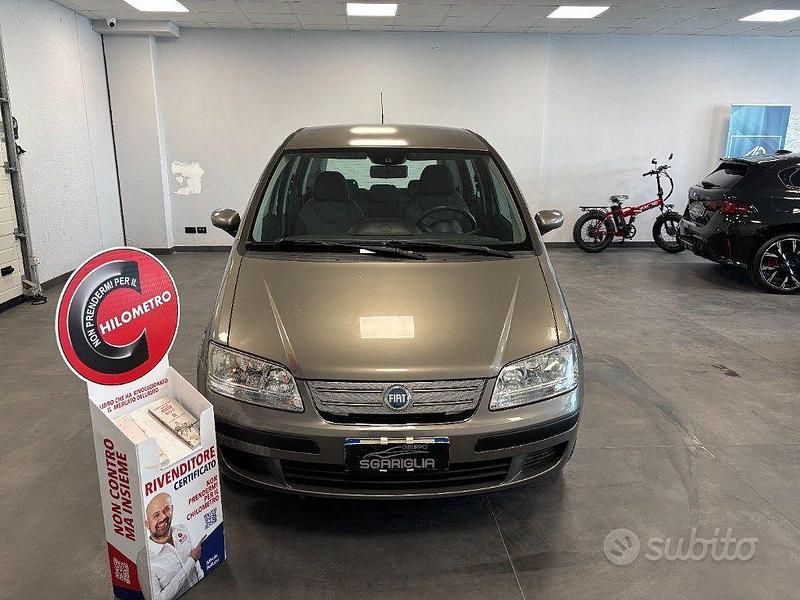 Usata Fiat Idea 90 CV (66 kW) 2008 Grigio Monovolume