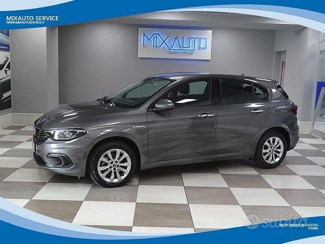 Grigio Usata 2019 Fiat Tipo Lounge Tre volumi | 15.900 € (Molto cara) - Immagine 1/4