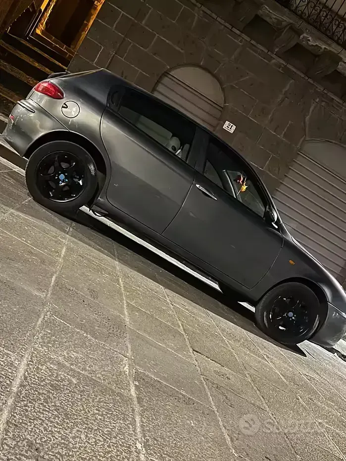 Usata Alfa Romeo 147 150 CV (110 kW) 2003 Grigio Utilitaria