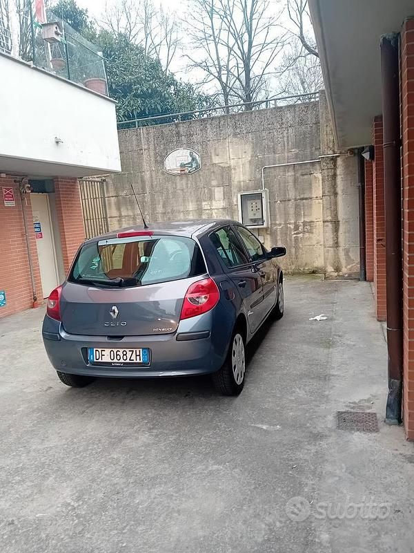 Usata Renault Clio II 65 CV (47 kW) 2007 Berlina