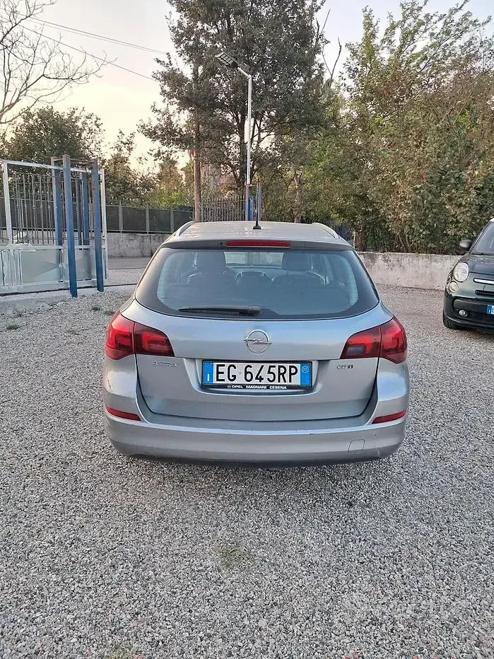 Usata Opel Astra 125 CV (91 kW) 2011 Grigio Station wagon