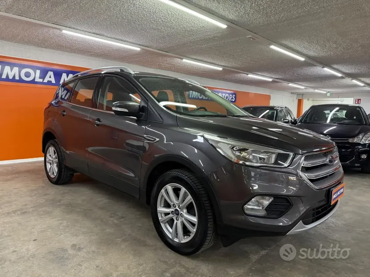 Usata Ford Kuga Titanium 120 CV (88 kW) 2017 Grigio SUV