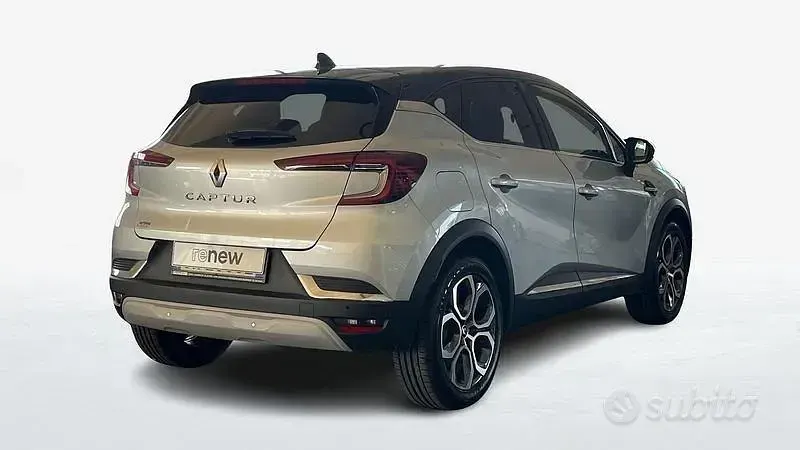Usata Renault Captur Techno 100 CV (73 kW) 2023 Grigio SUV