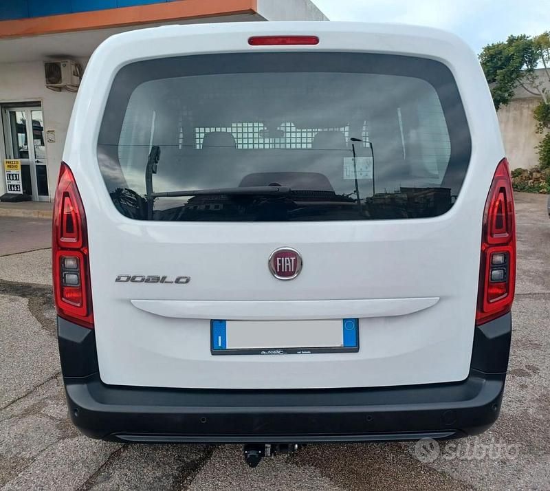 Occasion Fiat Doblò 131 ch (96 kW) 2023 Blanc Monospace