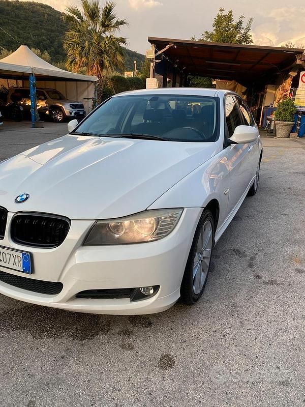 Usata BMW 118 143 CV (105 kW) 2010 Bianco Utilitaria