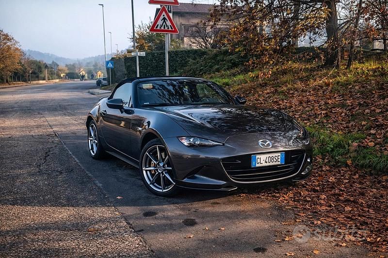 Usata Mazda MX5 Inclusive 184 CV (135 kW) 2022 Grigio Cabrio